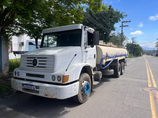 Caminhao pipa 15000 litros mb 1620 ano 2002