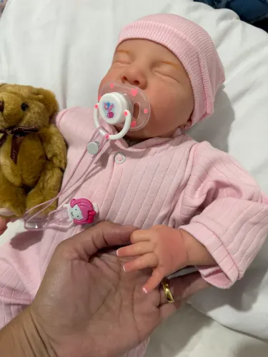 Bebê reborn menina dormindo