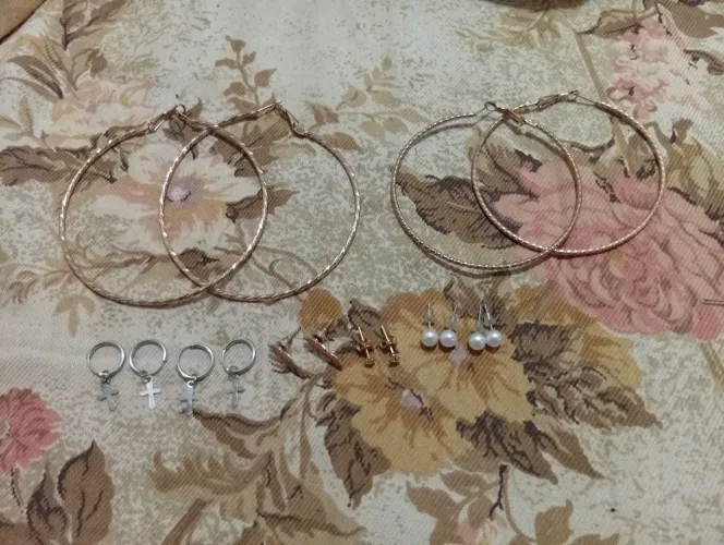 Desapego Kit de Brincos Variados - 8 Pares (Argolas, Pérolas e Cristais)