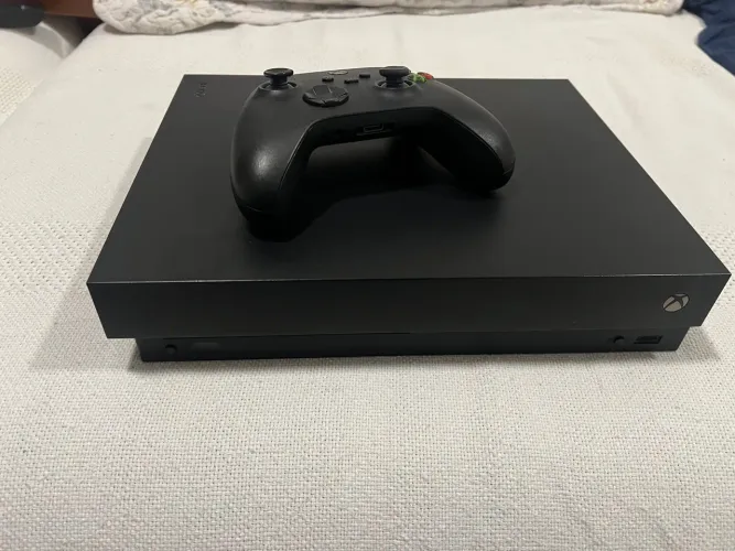Xbox One X 1T + 1 controle