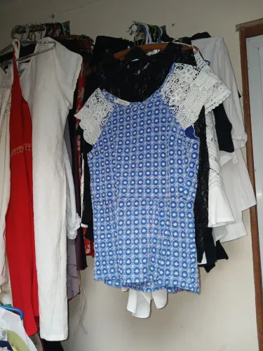 Lote de roupas femininas