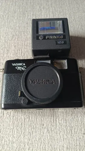 Máquina fotográfica Yashica