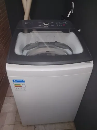 Vendo essa máquina de lavar semi-nova.