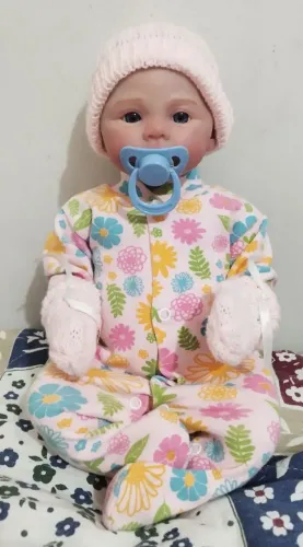 Bebê reborn menina realista