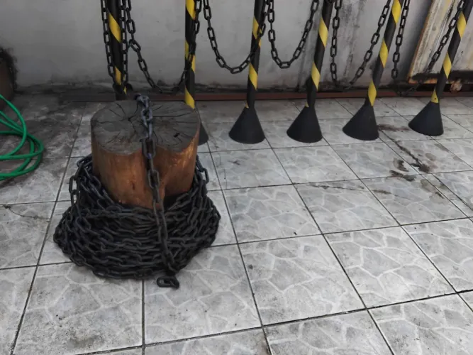 6 Pedestais de Sinalização + 10 mts de corrente