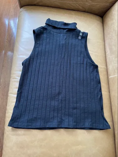 blusa maga curta com gola alta preta canelada nova