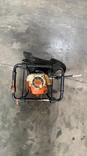 Perfurador de Solo a gasolina STIHL BT 121
