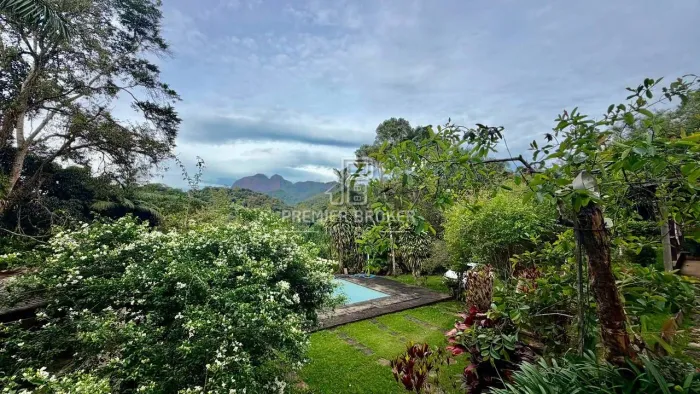 Casa com 3 dormitórios à venda, 300 m² por R$ 500.000,00 - Vargem Grande - Teresópolis/RJ