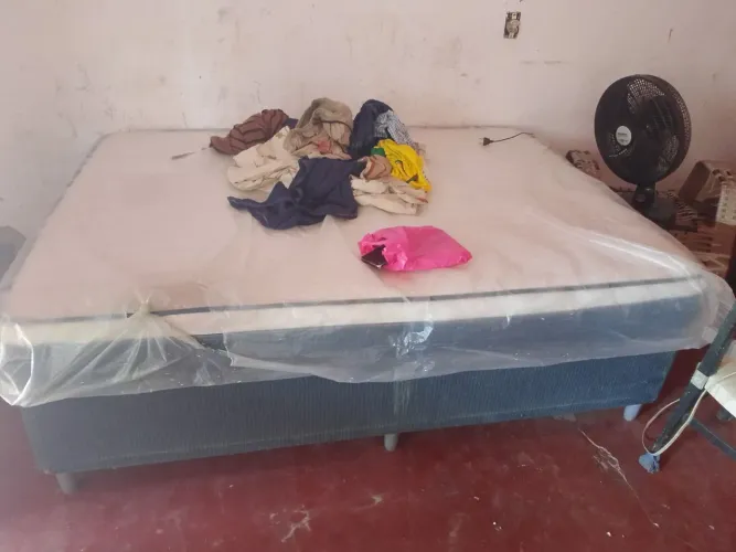Vendo uma cama de casal