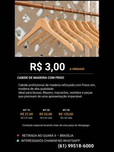 Cabides de madeira com friso
