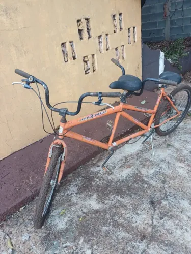 Bicicleta de dois lugares