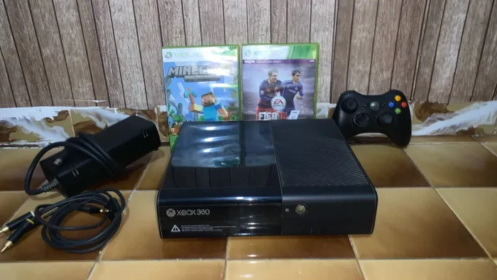Vendo Xbox 360 preto ( negociável )