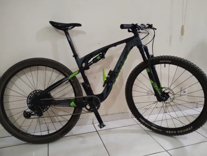 Sensi impact carbono,toda em carbono sram,12 v , muito leve 10 kilos Full,toda revisada.