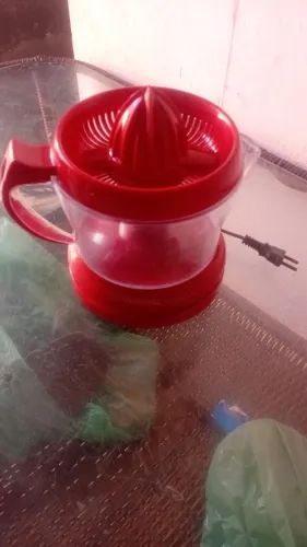 Estou vendendo um espremedor de laraja