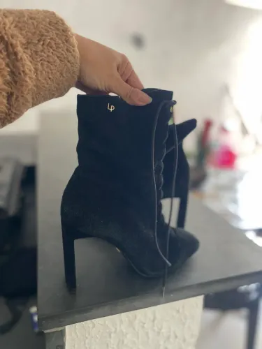BOTA DE SALTO LANÇA PERFUME