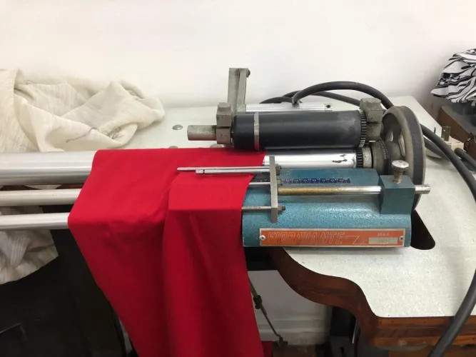 Máquina rainha de cortar viés