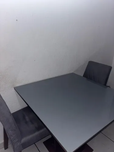 Mesa com tampo de vidro