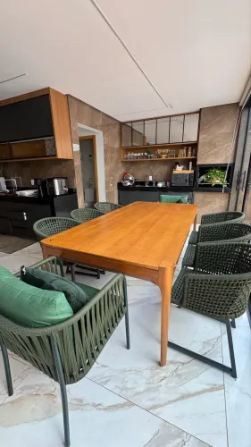 Mesa madeira maciça, de 8 a 10 lugares