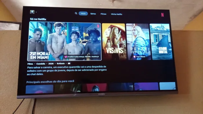 Vendo tv32 pl nova não tem 1 mês de uso vai completo com nota fiscal e suporte não entrego