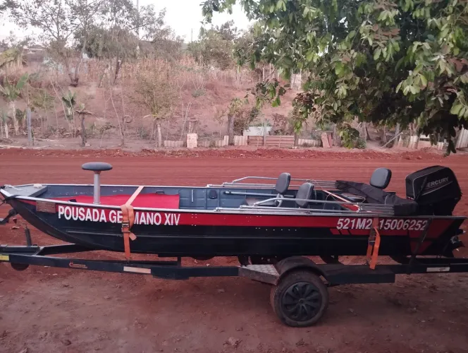 Barco com Motor Mercury 40 Hp