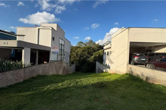 Terreno de 301,6 m² à venda no Condomínio New Ville por R$ 530 mil em Santana de Parnaíba