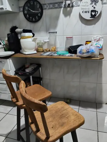 Banqueta com mesinha