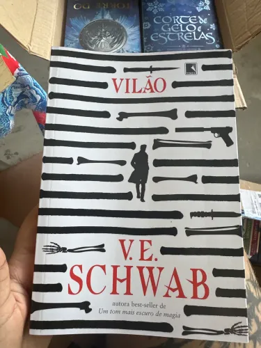 Livro Vilão V.E. Schwab