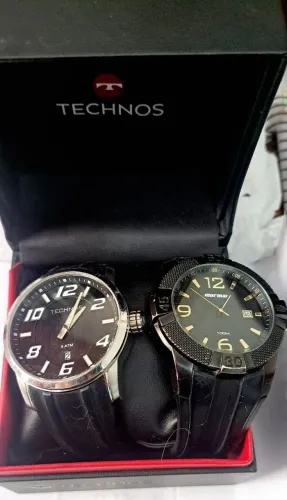 Dois relógios, Mormaii e technos.
