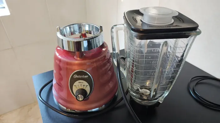 Liquidificador Oster Osterizer Clássico 127v vermelho retrô