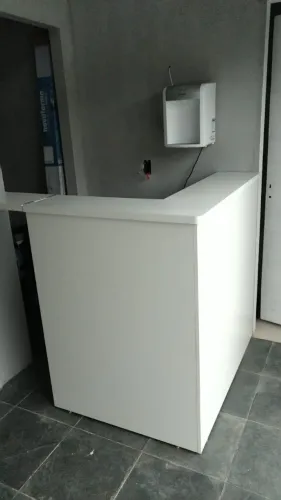 BALCÃO EM L PARA LOJA OU ESTABELECIMENTO COM PORTA SUSPENSA