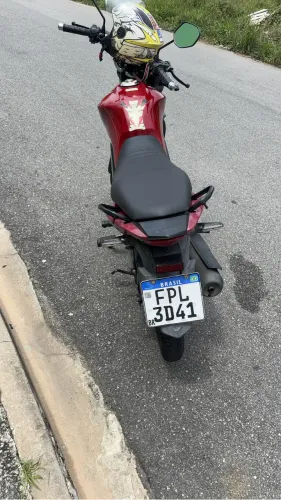 Moto muito boa, motor bom e bem cuidada