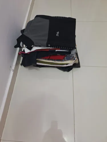 Lote de roupas usadas