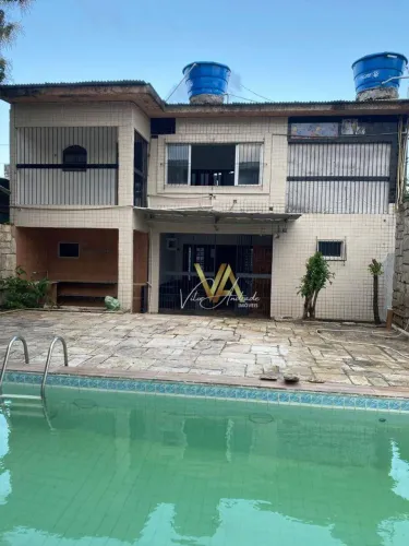 Casa com 5 Quartos, 3 Suítes e Piscina no Cordeiro, Recife