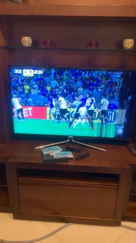 TV 42 polegadas 4K Samsung com óculos 4D de dimensão