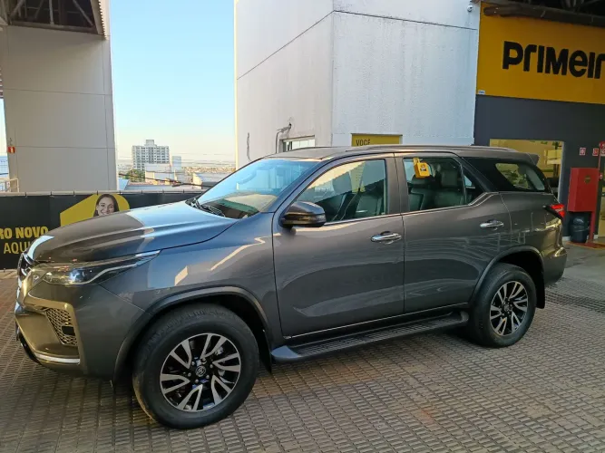 Toyota Hilux SW4 SRX 4X4 2.8 TDI 16V Dies. Aut. 2021
