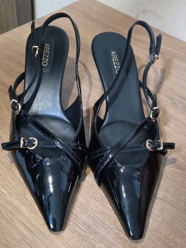 scarpin arezzo amélia preto verniz 36