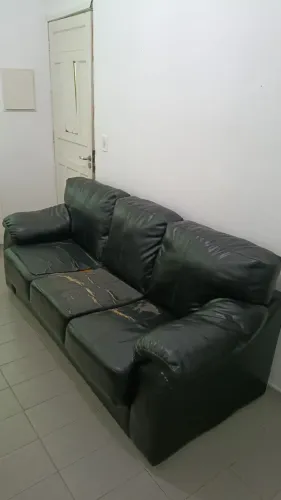 Sofá couro preto