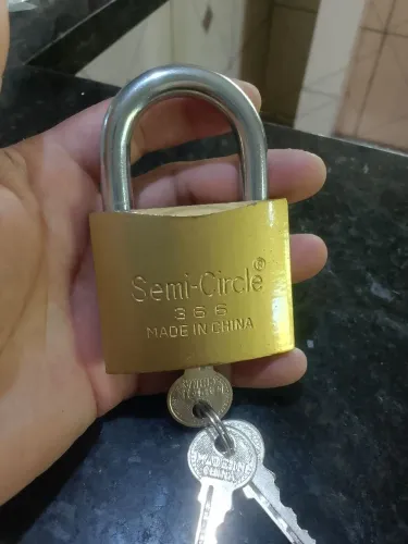 Vende-se cadeado ?