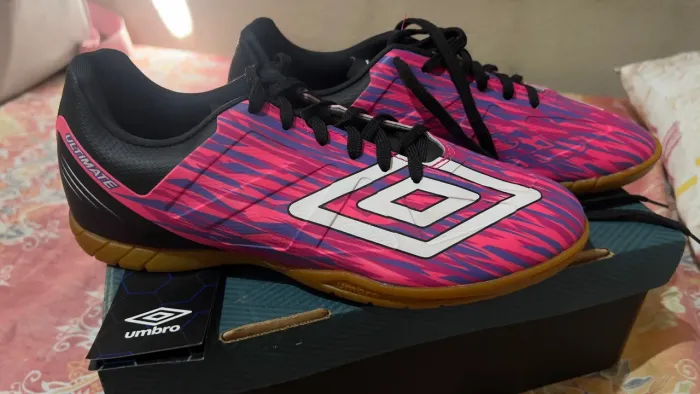 Chuteira de futsal umbro