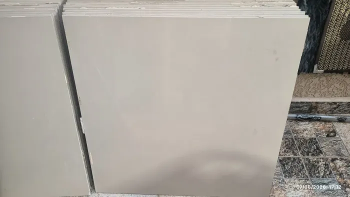 Pisos porcelanato udados