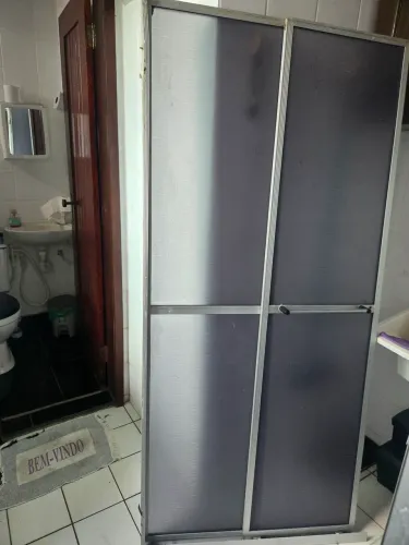 BOX DE ACRÍLICO EM ÓTIMO ESTADO