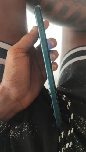 Moto G 06 aparelho muito bom pra uso alto falantes muito bom ele e bem alto aparelho top