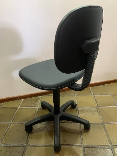 Cadeira secretaria sem braços para escritório