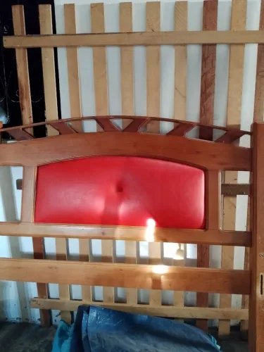 Vende se cama de casal em madeira 