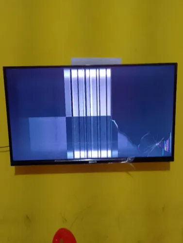 uma tv 32 polegadas com avaria na tela ainda nova valor 200