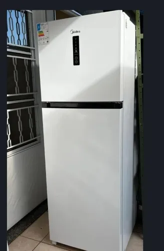 Geladeira nova midea nao tem nem 6 mes de uso