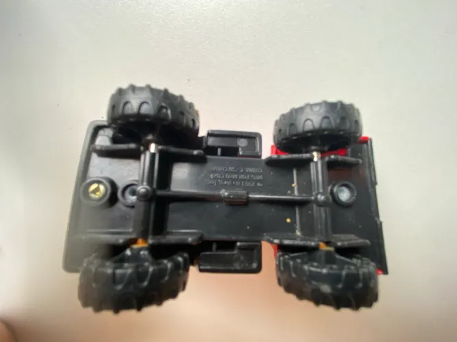 2 brinquedos carrinho mc Donalds antigo