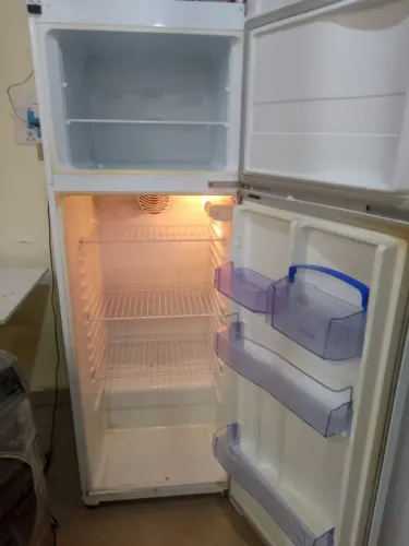 Geladeira consul funcionando perfeitamente gelando super bem