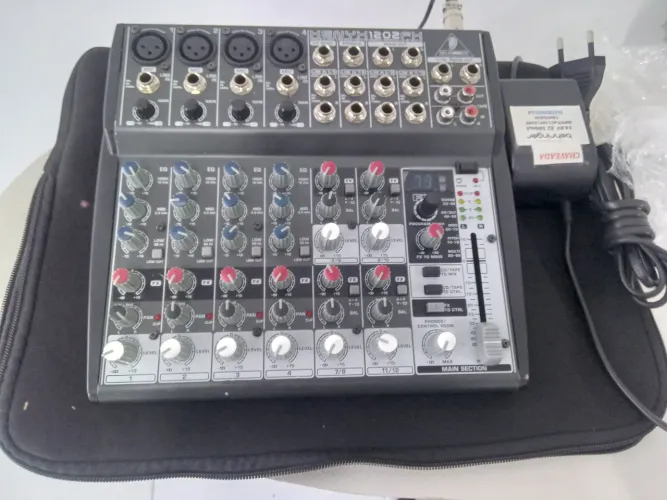 Mesa de som Behringer XENYX 1202FX