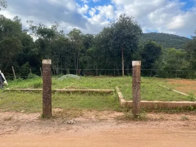 Terreno de 600m² à venda ao lado da cachoeira em Catarina Mendes